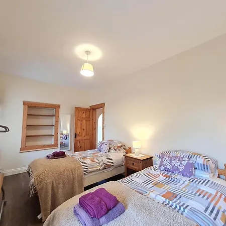 Cushatrough Claddaghduff بيت للعطل